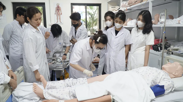 Học Y đa khoa có khó không?
